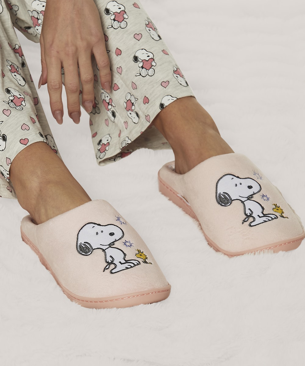 Pantuflas Snoopy Mujer | Suavidad y Alegría para Tu Hogar