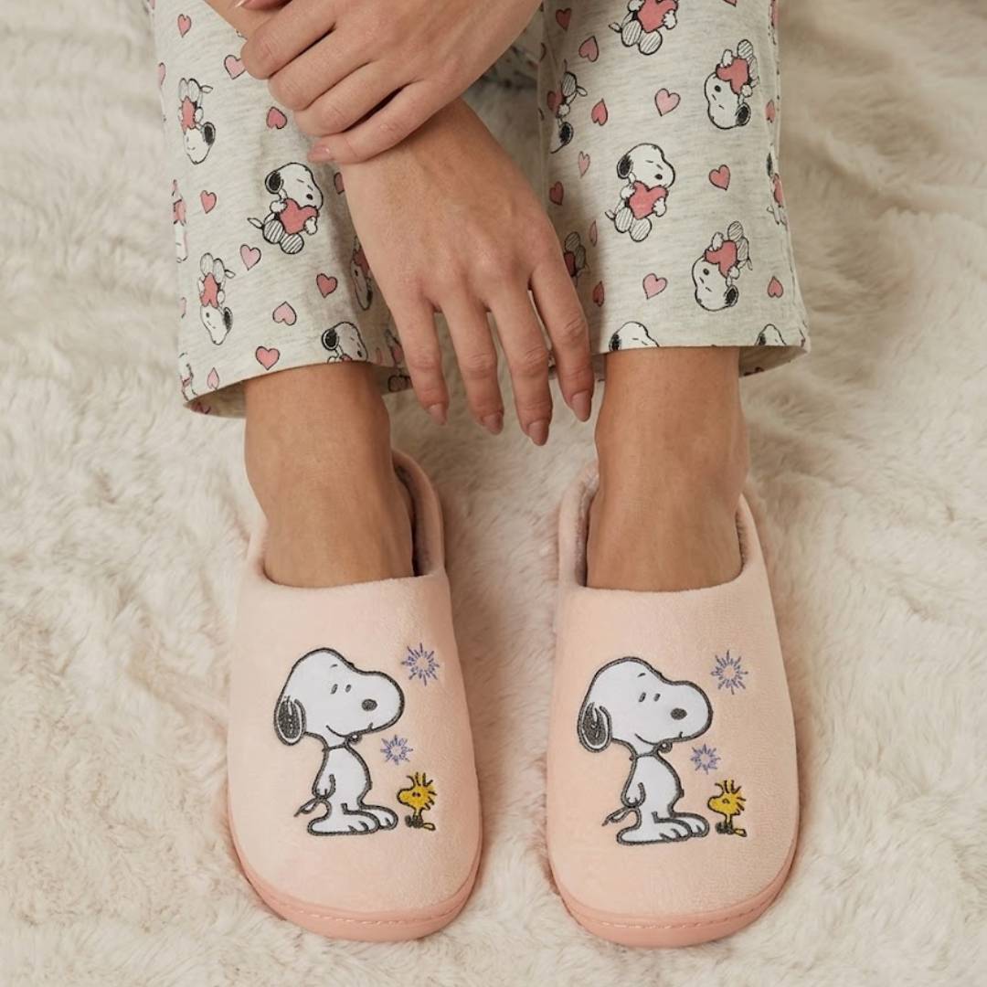 Pantuflas Snoopy Mujer | Suavidad y Alegría para Tu Hogar