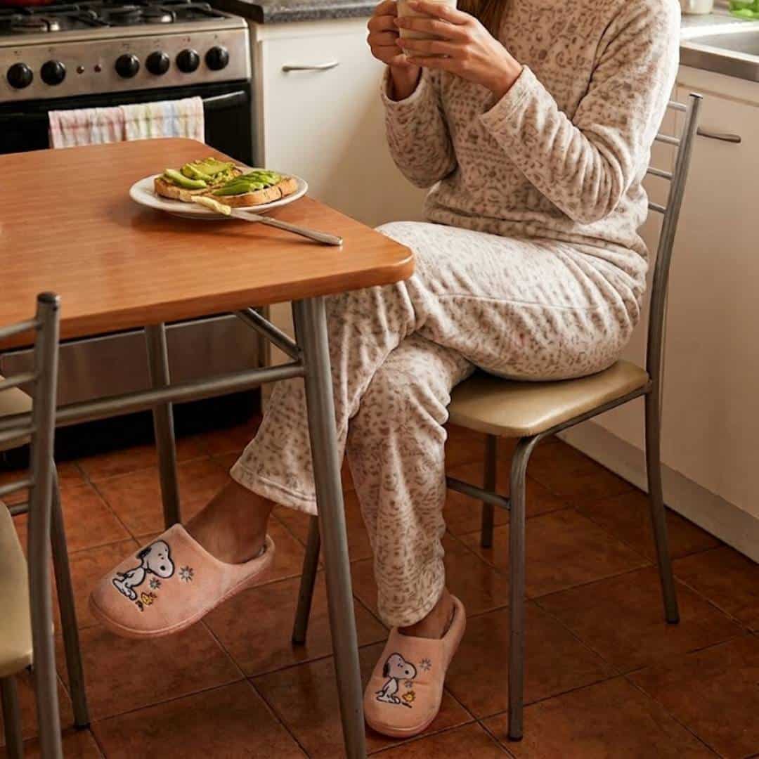 Pantuflas Snoopy Mujer | Suavidad y Alegría para Tu Hogar
