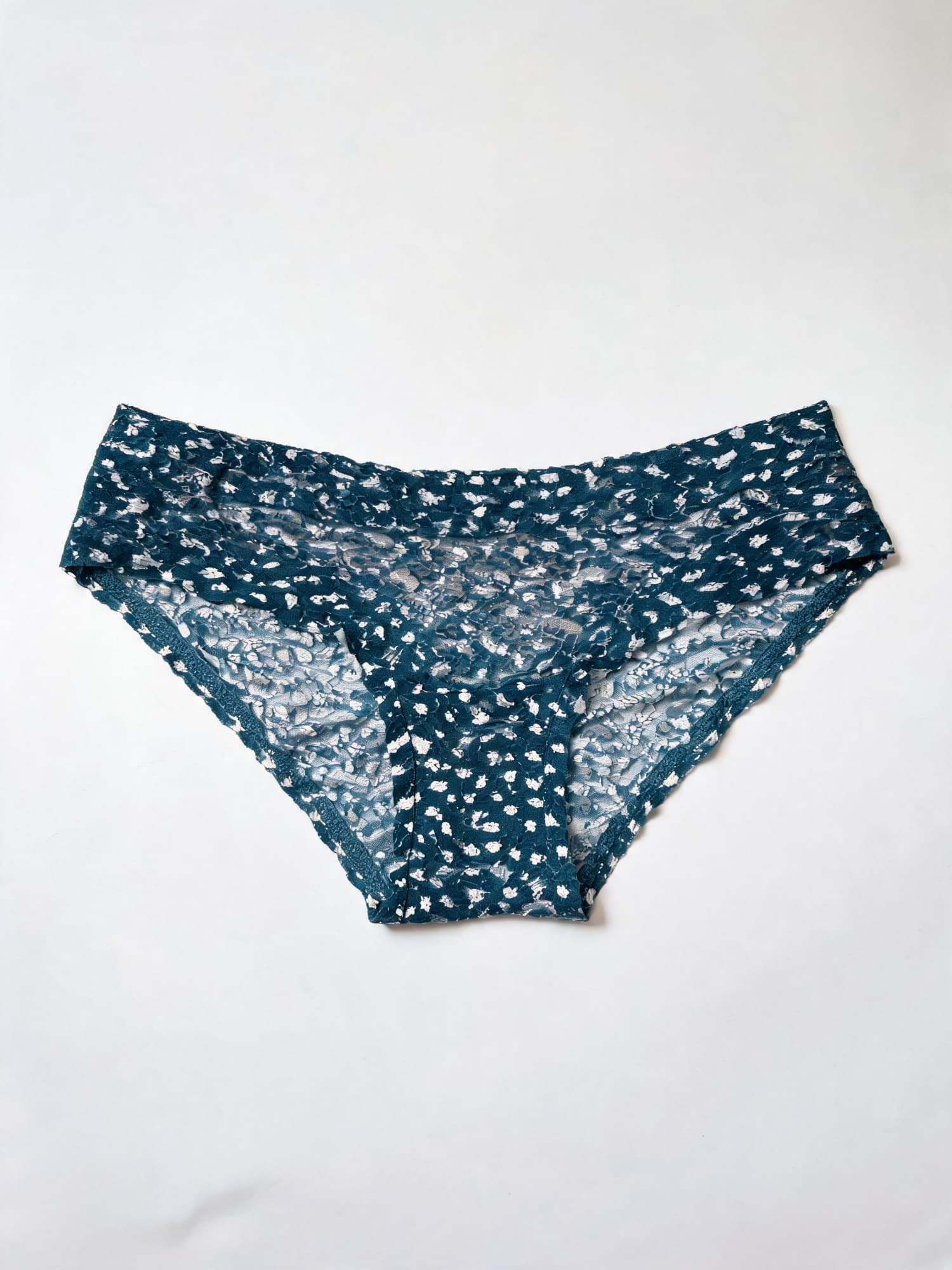 Pantaleta Encaje Plateados | Sensualidad y Comodidad