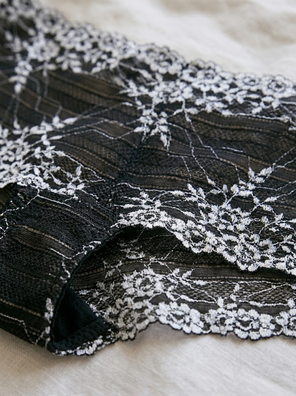Pantaleta Encaje con Elásticos Invisibles
